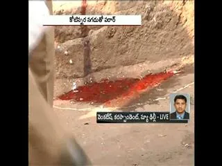 security guard killed, 1.5 crore robbed from a cash van of a private bank in north Delhi - Sakshi