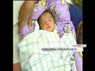 Tears of sad that girl child leaves out in hospital, dies - Sakshi