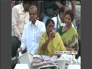 ys vijayamma reaches yemmiganur - Sakshi
