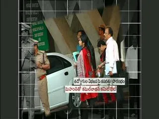 Discussions on andhra pradesh employees division - Sakshi