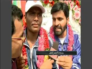 Malavath, Purna reaches hyderabad - Sakshi