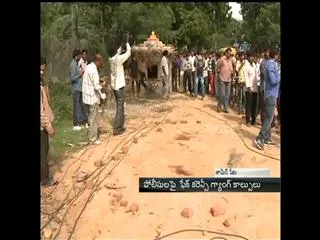 Constable Killed, Fake Currency Gang Fires on Police at Shamirpet - Sakshi