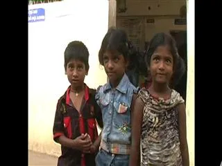 Man Missing, childrens approached by an auto driver - Sakshi