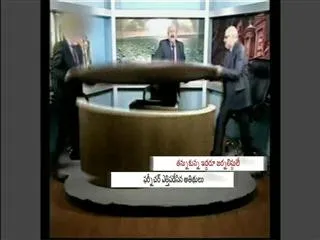 Journalists attack eachother in a news studio - Sakshi