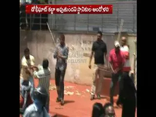 Real fight in madannapet over dhobi ghat issue - Sakshi