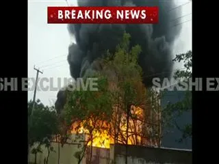 Major fire accident in Jeedimetla - Sakshi