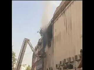 Fire breaks out in Connaught place - Sakshi