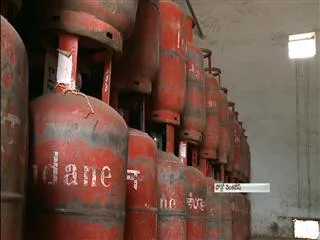 cabinet okay for money transfer on lpg gas subsidy - Sakshi
