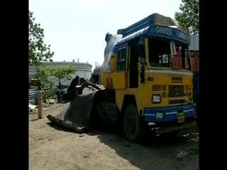 Mumbai: Gas tanker blast kills two in Chembur - Sakshi