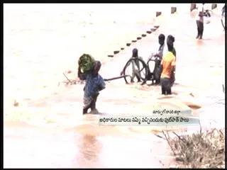 heavy rain lashes in Rajahmundry - Sakshi