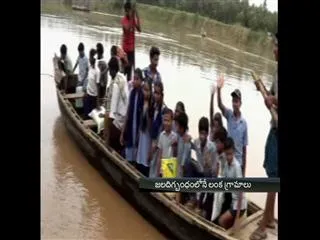 Flood: People in Over 200 Villages of Twin Godavari Districts Still Stranded - Sakshi