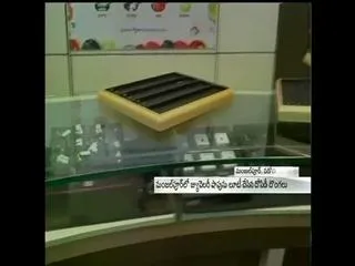 gold shop robbery in gujarat - Sakshi