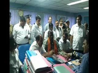 VHP protest in front of Censor office over gopala gopala movie - Sakshi