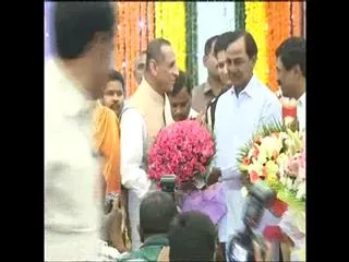 Telangana CM Kcr Meets Governor Narasimhan - Sakshi