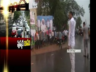 Godavari Pushkaralu 2015 || Minister Harish Rao Controlled Traffic in Dharmapuri - Sakshi