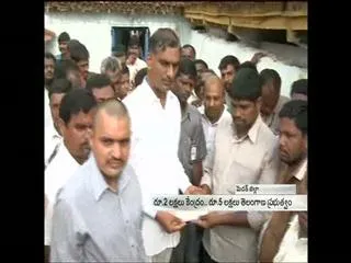 Minister Harish rao distribute cheques to medak school bus victim families - Sakshi