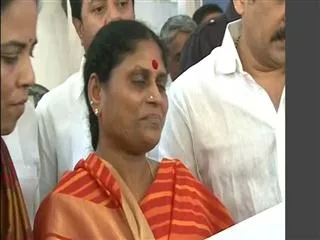 Safety withdrawal unfair - ys vijayamma - Sakshi
