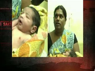 Eunuchs help woman to deliver baby - Sakshi