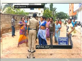 Hizra gangs fights each other - Sakshi