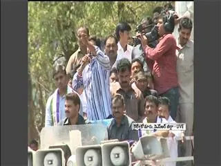 Chandrababu naidu didn't know how many houses are there in our state - Sakshi