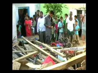 Detonator exploding in a House ,one man died at Karimnagar - Sakshi