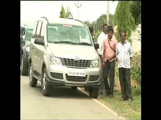 Nellore police checs Idupulapaya guest house - Sakshi
