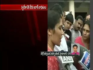 Indian nurses freed from Iraq returns to Kochi - Sakshi