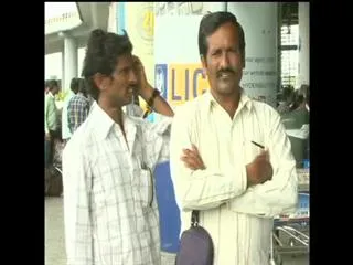 Telugu workers happy to be back from Iraq - Sakshi