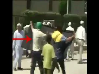 ISIS banners waved in Srinagar - Sakshi