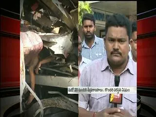 The Headline Show discussion on Train, bus collision kills 25 school children in Telangana - Sakshi