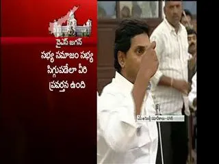 ys jagan talks about food packets distribution for hudhud cyclone - Sakshi