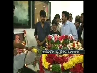 YS Jagan pays respects to Ramanaidu - Sakshi