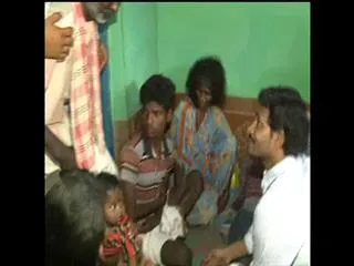 Raithu Bharosa Yatra || YS Jagan Mohan Reddy Visit Eeranna Family in Pobbarapalli - Sakshi