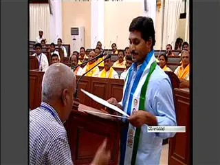 ys jagan mohan reddy taking oath as Assembly member - Sakshi
