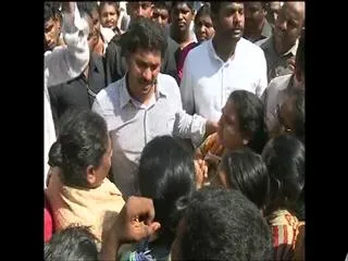 Hudud cyclone YS Jagan mohan reddy visits sakethapuram in Visakhapatnam - Sakshi