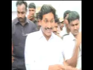 YS Jagan mohan reddy holy bath at kovvur VIP ghat - Sakshi