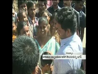 hudud-cyclone-ys-jagan-mohan-reddy-visits-tatichettapalem - Sakshi