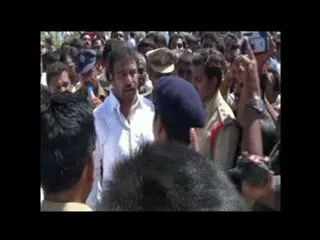 Tension prevails on Jammalamadugu Municipal office - Sakshi