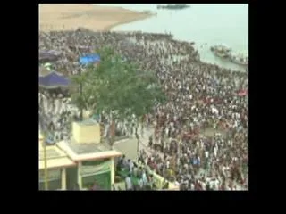 Godavari Pushkaralu 2015 || Crowd Increased in Telangana Pushkar Ghats - Sakshi