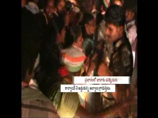 Alwal people blocked jana reddy convoy in compaign - Sakshi
