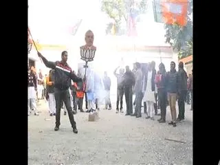 BJP king in Jharkhand, kingmaker in Jammu & Kashmir - Sakshi