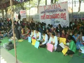 Junior doctors unrelenting, to continue stir - Sakshi