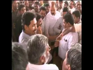 ys-jaganmohanreddy-consoles-jyothula-nehru's-family - Sakshi