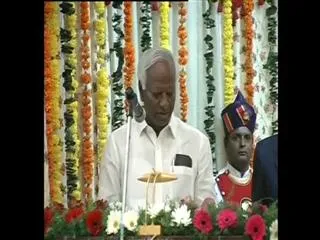 Kadiyam Srihari taking oath as Telangana Cabinet Minister - Sakshi