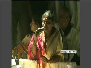ys vijayamma reaches kanekal, anantapur - Sakshi