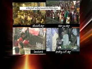 Huge crowds at Temples on account of Kartika Pournami - Sakshi
