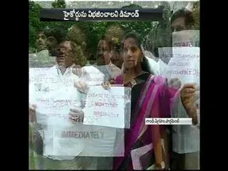 TRS MPs Protest at Parliament for Separate High Court - Sakshi