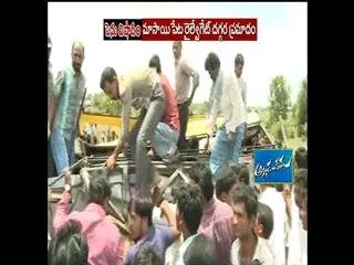 CM KCR Express Shock Over Kakatiya School Bus Accident - Sakshi