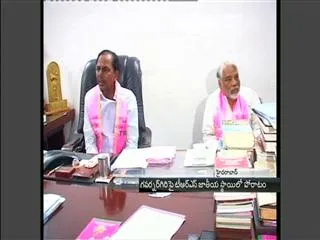 KCR Met Telangana MPs over Governor's powers - Sakshi