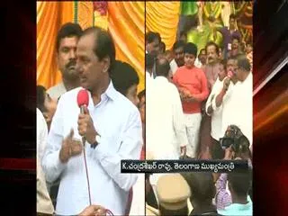 KCR visits Khairathabad Ganesh - Sakshi